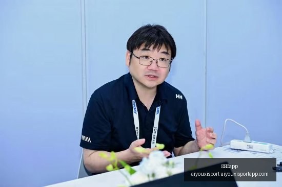茵宝电竞新,品发布,时尚运动跨,爱游戏app,爱游戏官网,爱游戏体育app